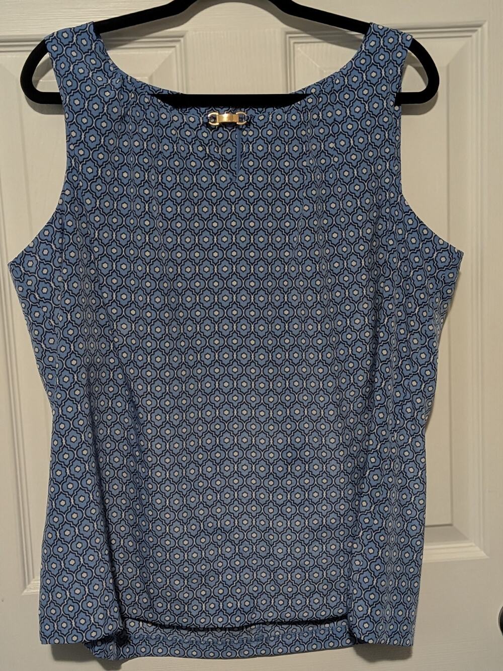 Dana Buchman Sleeveless Geometric Print Blouse Shell Top w/ Gold Hardware Accent